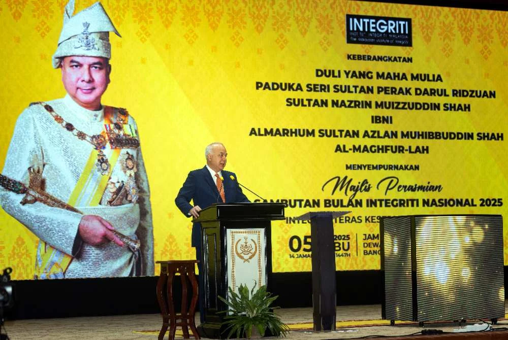  Sultan Nazrin berkenan menyampaikan titah diraja ketika baginda berangkat ke Majlis Perasmian Sambutan Bulan Integriti Nasional 2025 di Bangunan Perak Darul Ridzuan. Foto Bernama
