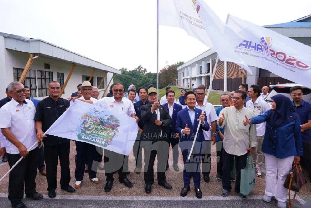 Flag Off konvoi Pra Pelancaran MAHA 2026 di Maeps Serdang pada Rabu. Foto: MOHD HALIM ABDUL WAHID