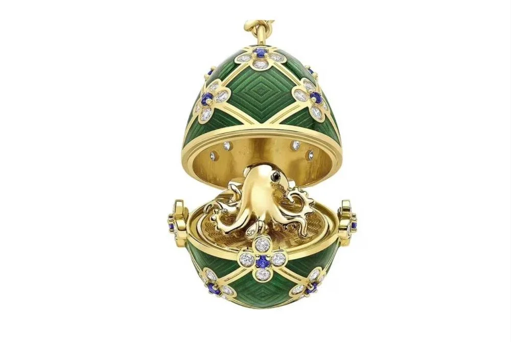 Loket telur Fabergé yang ditelan suspek. Foto: Agensi