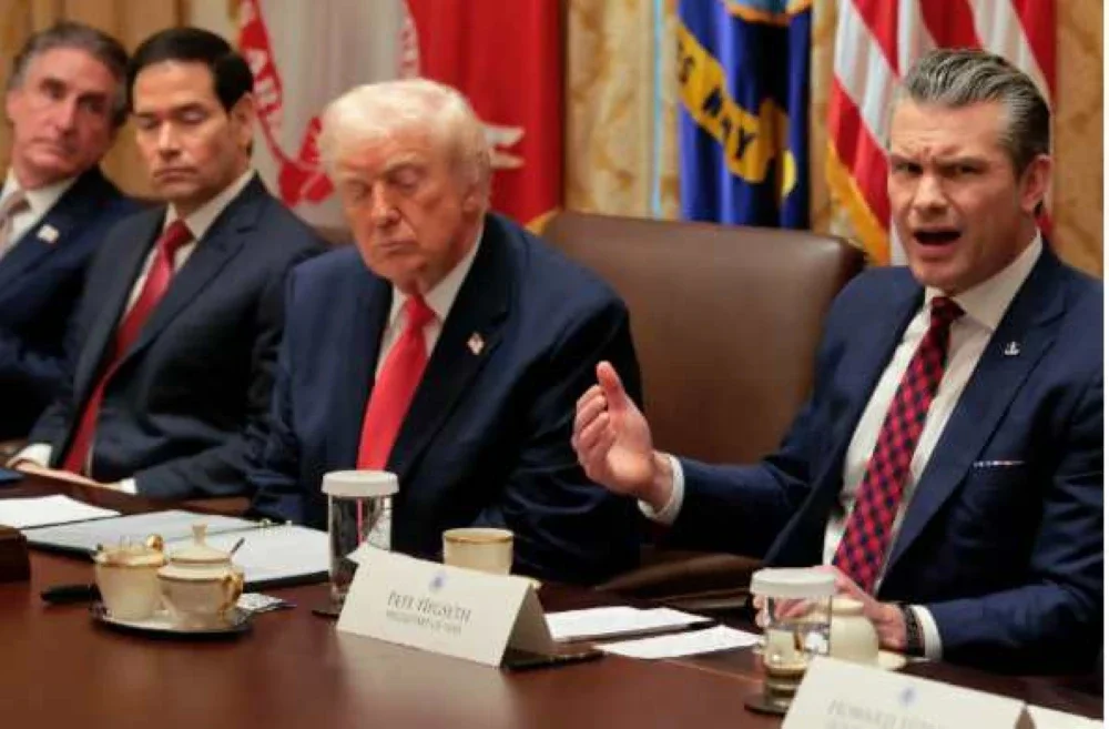 Trump dirakam terlelap semasa mesyuarat Kabinet pada Selasa.-Agensi