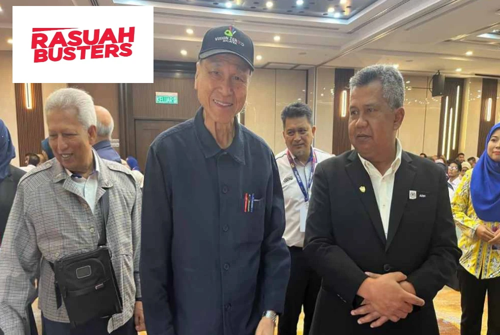 Lam Thye (tengah) bersama Timbalan Ketua Pesuruhjaya (Pencegahan), SPRM, Datuk Azmi Kamaruzaman (kiri) ketika menghadiri Hari Integriti dan Antirasuah Keretapi Tanah Melayu Berhad (KTMB) 2025 di AnCasa Hotel & Apartment pada Selasa lalu.