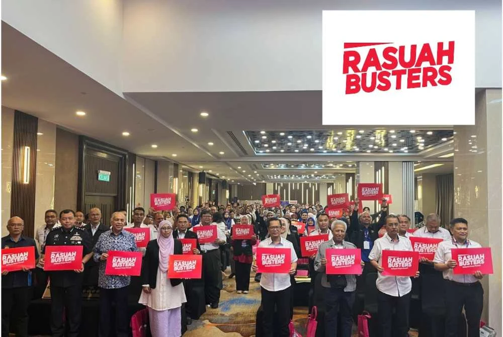 Panel forum bersama Ahl Lembaga Pengarah KTMB serta kakitangan ketika menyempurnakan Hari Integriti dan Antirasuah KTMB 2025 pada Selasa.