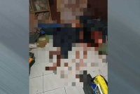 Seorang lelaki ditemukan maut dipercayai akibat ditetak oleh abangnya sendiri dalam kejadian di sebuah rumah.