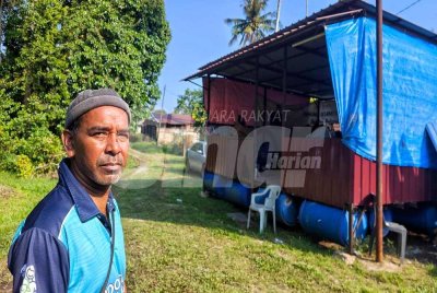 Husain berpuas hati rumah rakit mampu mengurangkan kerugian yang pernah ditanggung sebelum ini. - Foto Sinar Harian