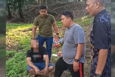 Foto tular menunjukkan banduan yang melarikan diri dari PRP berjaya ditangkap semula di Kampung Sri Timur, Kahang, Kluang.