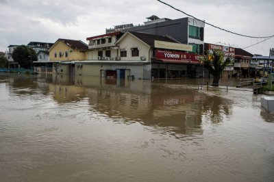 Situasi banjir di Perlis pula semakin pulih, dengan jumlah mangsa banjir menurun kepada 207 orang setakat 8 pagi ini berbanding 256 orang malam tadi.
