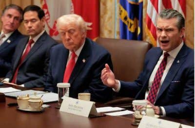 Trump dirakam terlelap semasa mesyuarat Kabinet pada Selasa.-Agensi