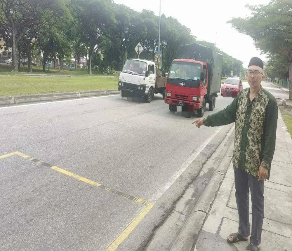 Yuza Azriel memohon MBSA membina bonggol di Jalan Persiaran Setia Prima berhadapan SMK Setia Alam sebagai langkah meningkatkan keselamatan pelajar dan mengurangkan risiko kemalangan.