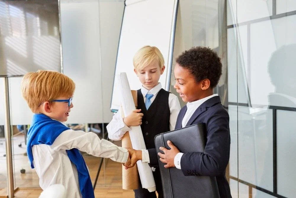 MINAT mendalam sejak dari kecil boleh mempengaruhi pemikiran seseorang anak untuk berjaya dalam perniagaan. Foto Canva