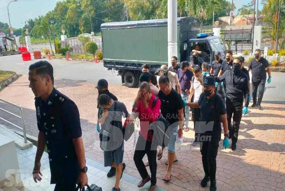Kesemua tertuduh diiringi anggota polis ketika dibawa ke Mahkamah Bukit Mertajam, pada Jumaat.