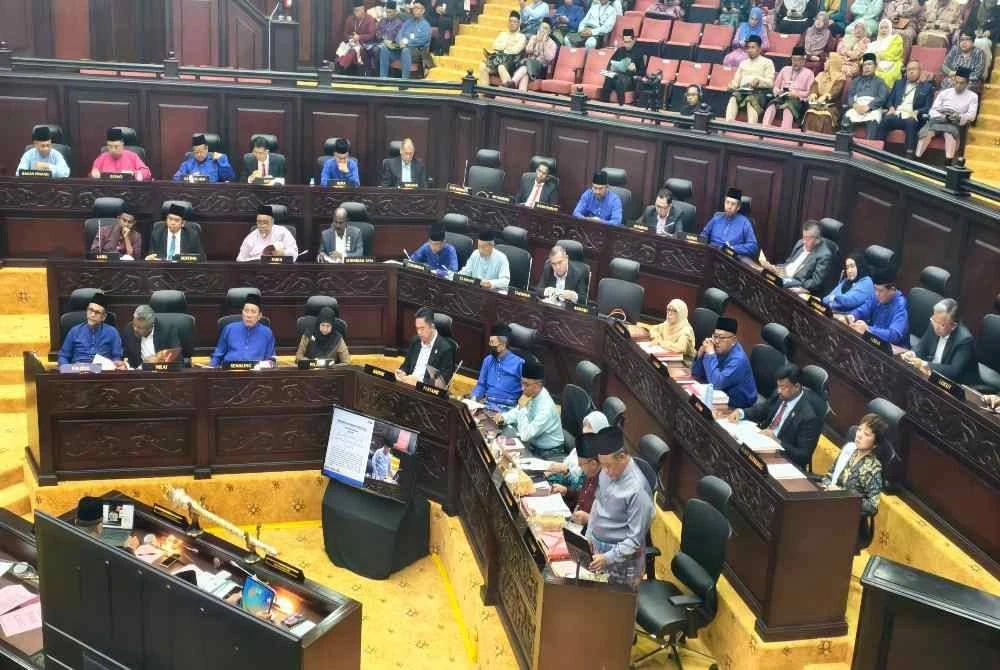 Aminuddin ketika membentangkan Undang-Undang Perbekalan (2026) 2025 pada Persidangan Ketiga (Belanjawan), Penggal Kedua Dewan Undangan Negeri Ke-16. 