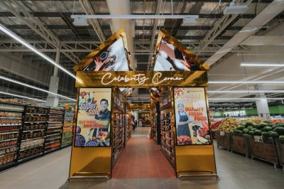 Barangan berjenama selebriti menjadi antara daya tarikan utama dengan pelbagai pilihan produk artis tempatan.