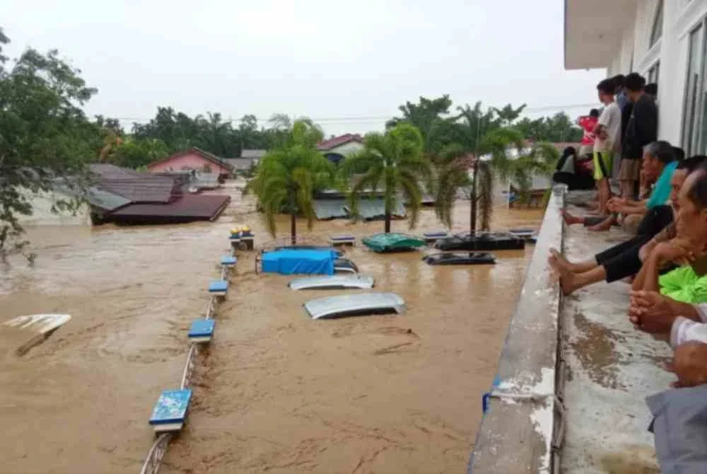 Situasi banjir di Aceh Tamiang pada hari kedua yang dirakam penduduk.
