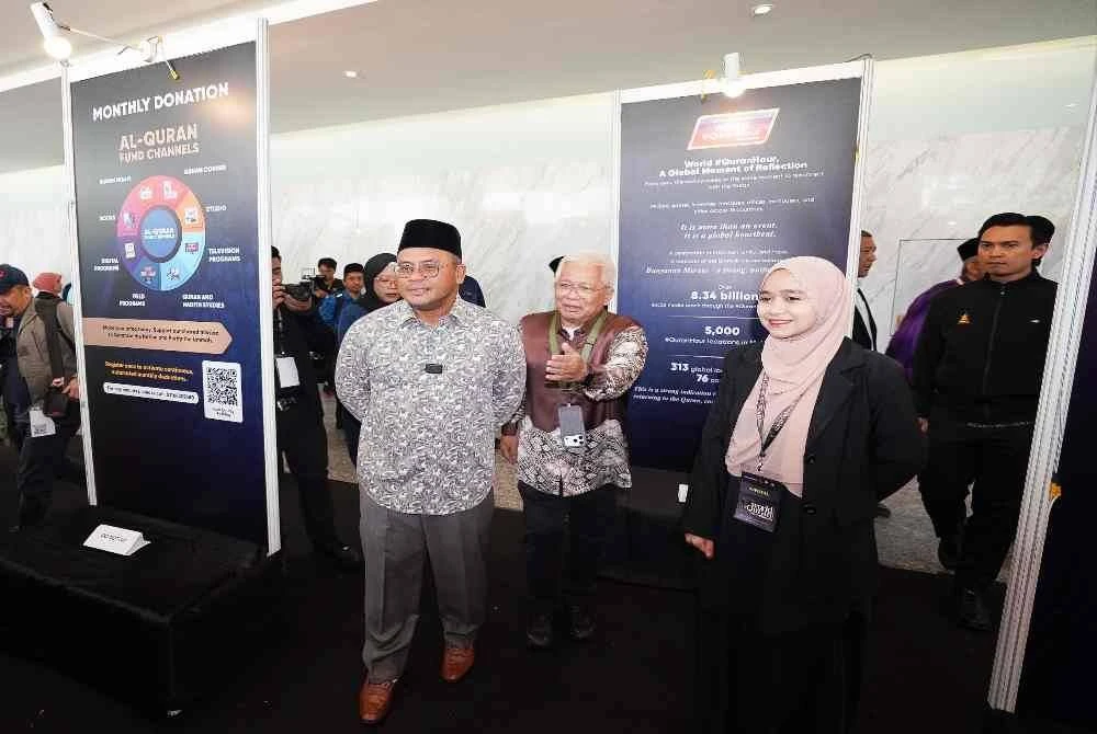 Amirudin ketika melawat reruai pameran sempena World #QuranConvention 2025.