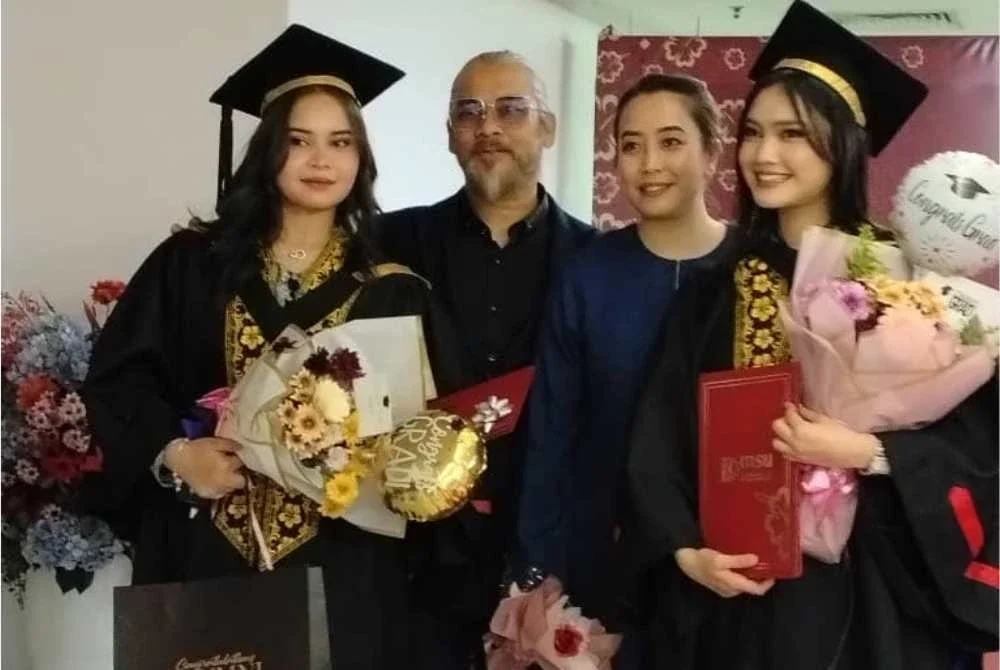 Awie bersama isteri bersama dua anak, Putri Aleefa (kiri) dan Putri Aleeya (kanan) yang diraikan pada majlis konvokesyen MSU hari ini.