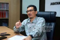 Dr Mohd Hisham memberi pandangan mengenai hala tuju bidang meteorologi negara sewaktu sesi wawancara eksklusif bersama Sinar Harian di pejabat MET Malaysia pada Khamis.