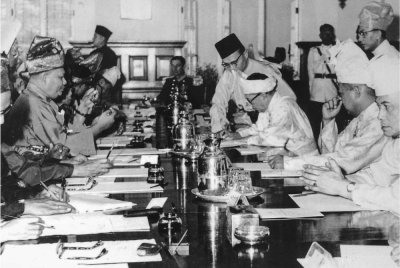 Terdapat dua isu penting perlu diteliti menerusi Fasal 5 Perjanjian Persekutuan Tanah Melayu 1957 berhubung dengan status Pulau Pinang sebagai sebuah wilayah negeri.