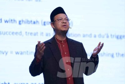 Zaharuddin ketika ketika sesi Quranic Cure For Modern Financial Chaos sempena World #QuranConvention 2025.