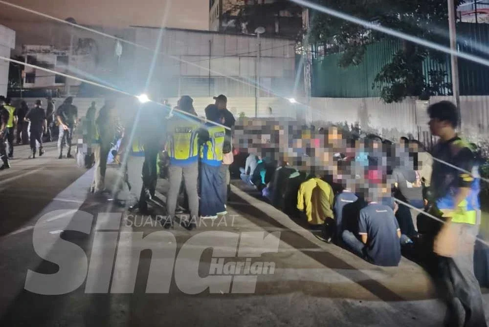 Antara warga asing yang ditahan bagi proses dokumentasi di Selayang pada Sabtu.