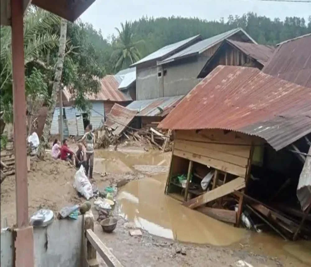 Keadaan penduduk di Desa Pantan Nangka, Kecamatan Linge, Kabupaten Aceh Tengah, yang berharap agar bantuan segera tiba.- Agensi