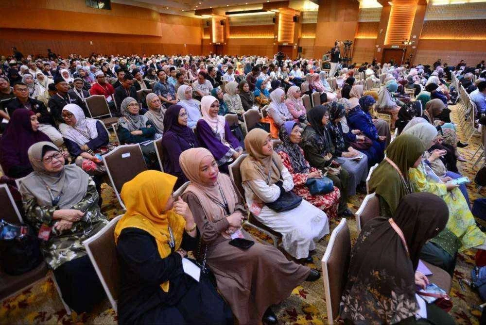 Peserta tekun mendengar perkongsian hari kedua World#QuranConvention 2025 di Perdana Hall Kementerian Pelaburan, Perdagangan dan Industri (MITI) pada Ahad.