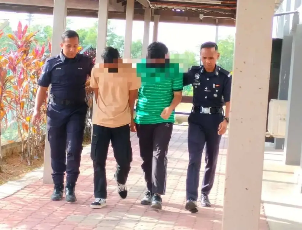 Kedua-dua remaja mengaku bersalah mendatangkan kecederaan dengan sengaja terhadap mangsa.