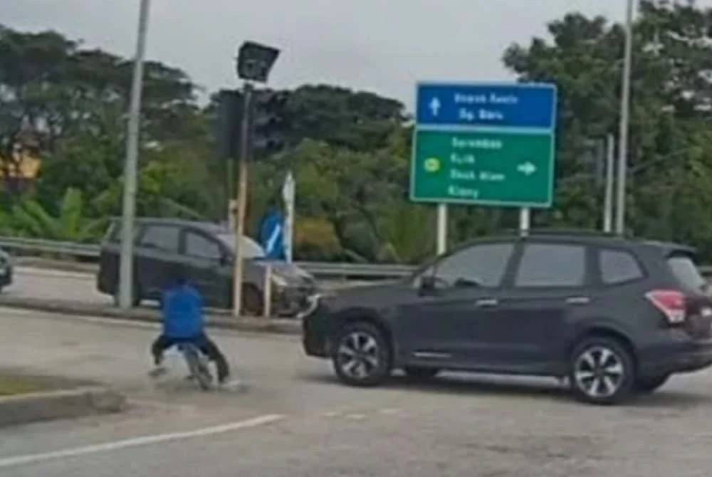 Media sebelum ini melaporkan tindakan dua remaja menunggang basikal lajak secara berbahaya mengundang padah apabila mereka ditahan polis selepas video aksi mereka tular di media sosial baru-baru ini.