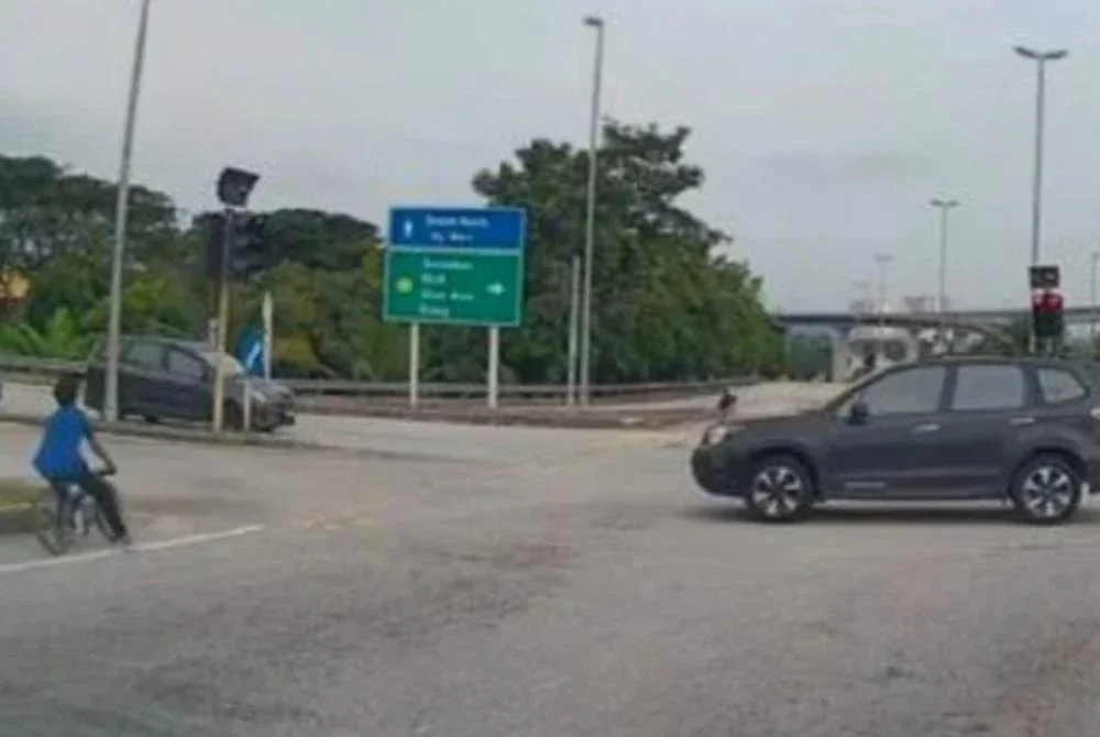 Media sebelum ini melaporkan tindakan dua remaja menunggang basikal lajak secara berbahaya mengundang padah apabila mereka ditahan polis selepas video aksi mereka tular di media sosial baru-baru ini.