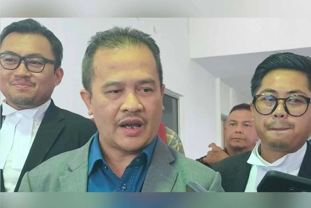 Azman mendakwa pertuduhan ke atas dirinya mempunyai unsur campur tangan politik bagi menutup isu lain.