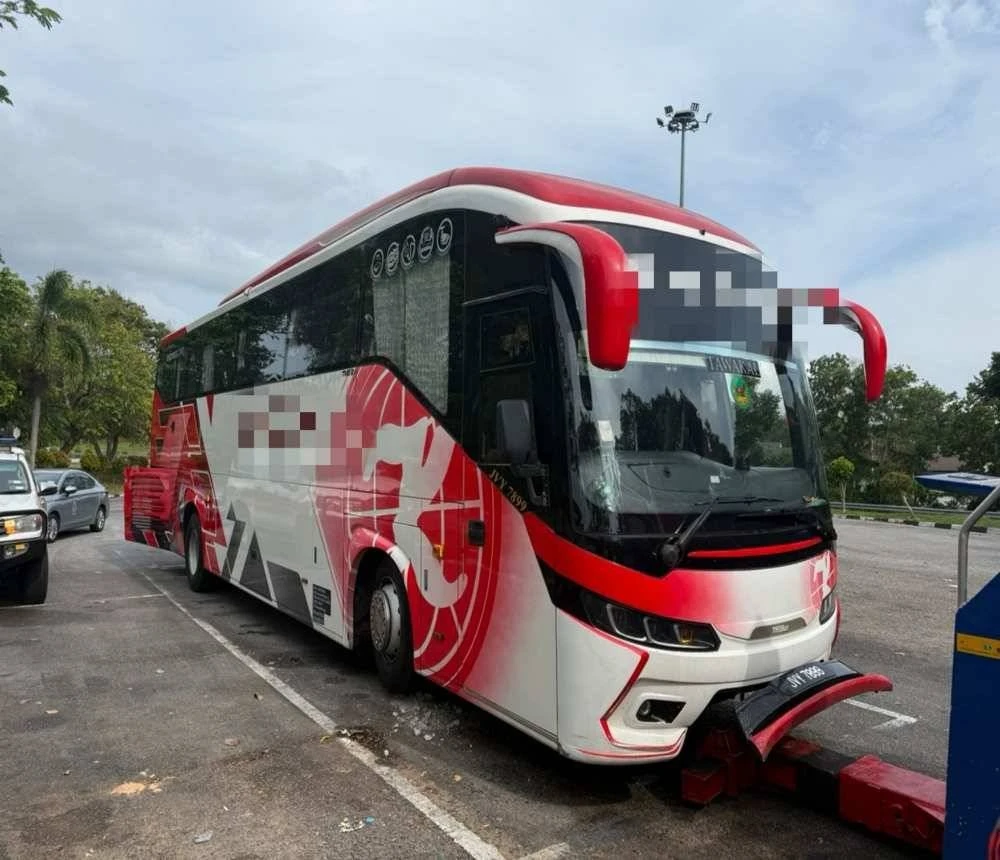 Keadaan bas dinaiki 10 penumpang.