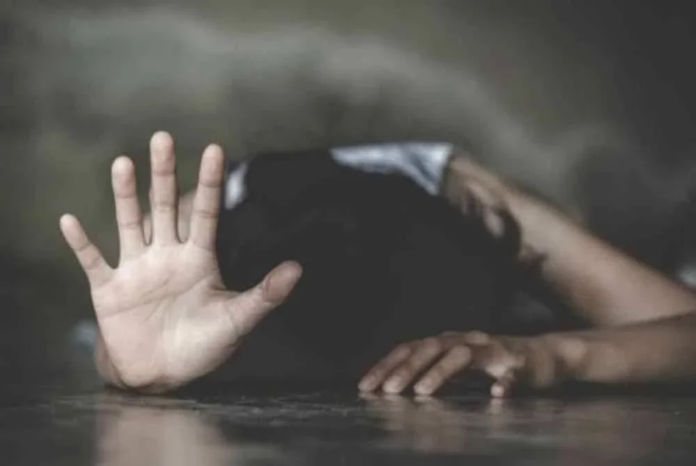 Remaja berusia 16 tahun menjadi mangsa rogol sehingga hamil oleh rakan sekerja yang merupakan warganegara Bangladesh. Gambar hiasan