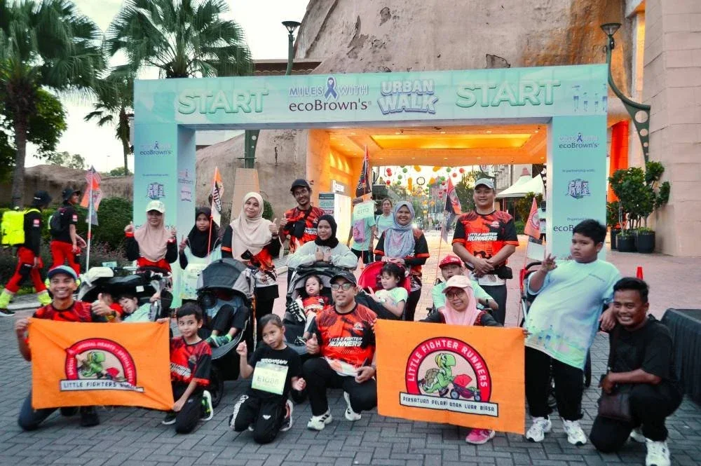 Antara peserta terlibat yang mengambil gambar kenangan.