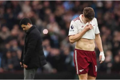 Gyokeres (kanan) kecewa dengan hail keputusan menentang Aston Villa pada Sabtu. Foto: Agensi