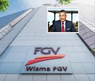 Azman (gambar kecil) menafikan pekerja FGV telah dihalau dari kuarters.