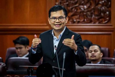 Akmal Nasrullah bercakap pada Mesyuarat Ketiga, Penggal Keempat Parlimen ke-15 Persidangan Dewan Negara di Bangunan Parlimen, pada Isnin. Foto Bernama 