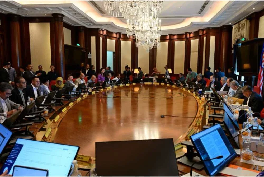 Kabinet Kerajaan Madani diterajui Anwar perlu diberi suntikan nafas baharu bagi mengekalkan sokongan rakyat menjelang PRU16.