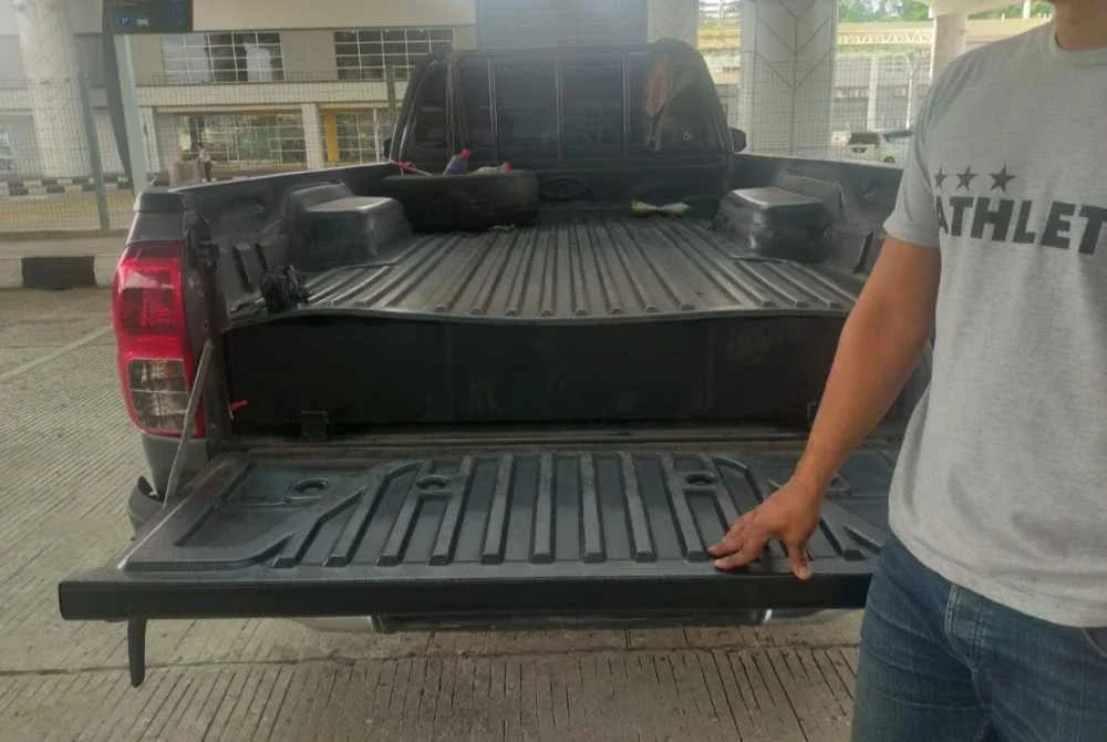 Kenderaan diubah suai untuk menyeludup diesel.