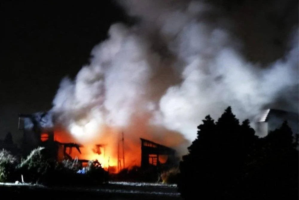 Kebakaran yang berlaku selepas gempa bumi di Bandar Aomori pada 9 Disember 2025. Foto AFP