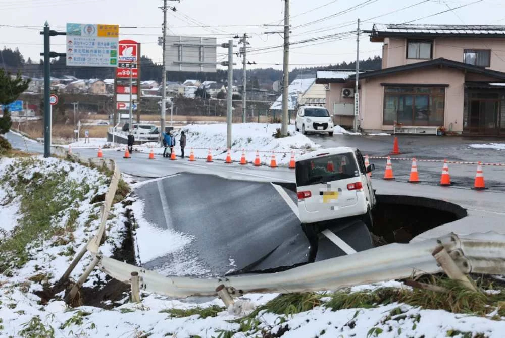 Gempa bumi berukuran 7.5 magnitud itu melanda wilayah Aomori bahagian utara, sekali gus mencetuskan amaran tsunami di sepanjang pantai timur laut Pulau Honshu dan pantai timur Pulau Hokkaido. Foto Agensi