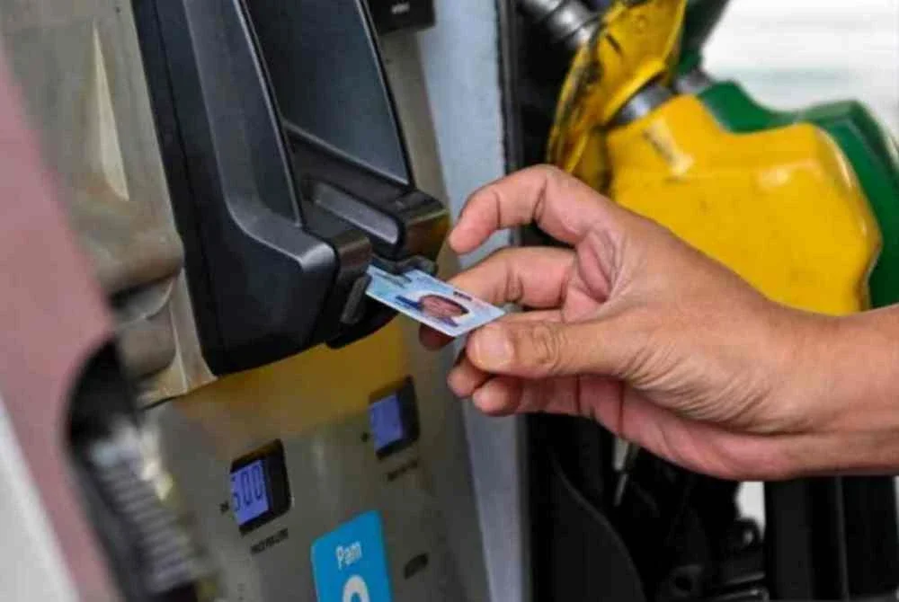 Dakwaan bahawa kegagalan menjelaskan saman akan menyebabkan kehilangan kelayakan subsidi petrol BUDI95 adalah tidak benar. Gambar fail Bernama