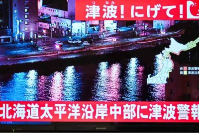 Agensi cuaca Jepun menarik balik amaran tsunami untuk wilayah Aomori, Iwate dan Hokkaido selepas gempa magnitud 7.5 melanda timur laut negara itu. Foto Agensi