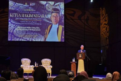 Wan Ahmad Farid menyampaikan syarahan perdana di UiTM Shah Alam pada Selasa.