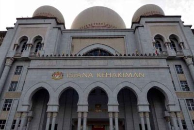 Mahkamah Rayuan hari ini membebaskan bekas penebar roti canai daripada pertuduhan membunuh seorang anggota polis bantuan wanita di sebuah pangsapuri di Damansara Damai, enam tahun lepas.