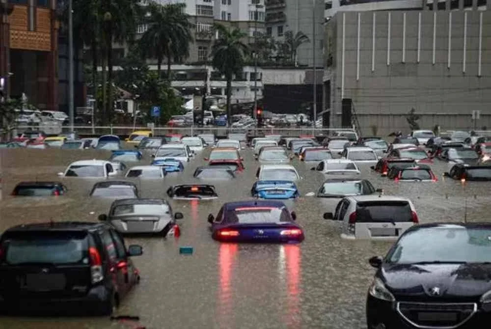 Kekerapan dan impak kerosakan akibat banjir ekstrem di Lembah Klang, ia kini semakin tidak mengira musim dan memusnahkan harta benda serta nyawa. Gambar hiasan
