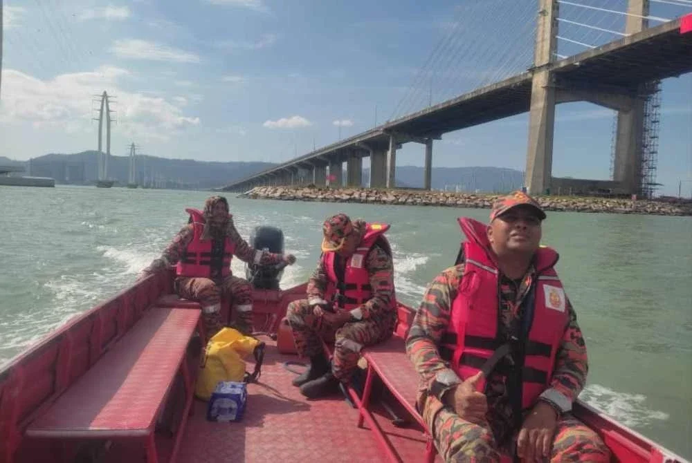 Pasukan penyelamat masih menjalankan operasi SAR untuk mencari dua mangsa lagi yang masih hilang.