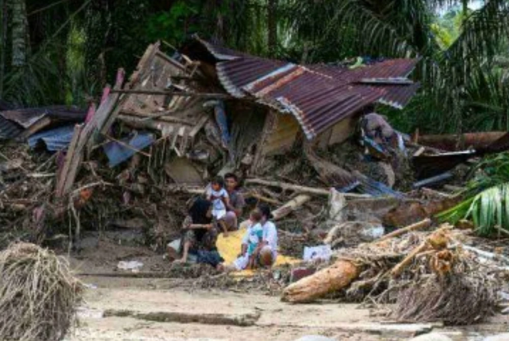 Banjir di Aceh menyebabkan premis kediaman dan perniagaan hancur, infrastruktur penting seperti hospital dan sekolah turut terjejas. 