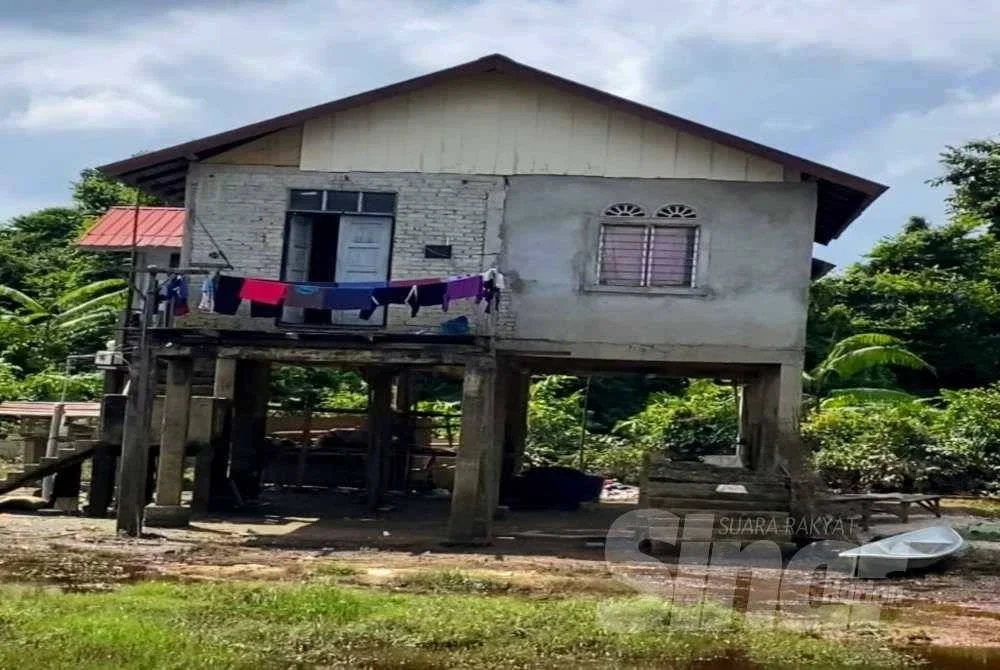 Susana terkini rumah penduduk di Kampung Lanchang, Rantau Panjang pada Rabu, walaupun cuaca panas terik tanpa hujan namun air masih kelihatan di halaman rumah.Foto:SINAR HARIAN/HAZELEN LIANA KAMARUDIN
