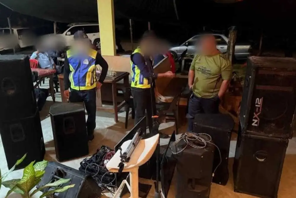 MDB turut menyita lapan pembesar suara, dua televisyen, satu monitor, mikrofon, kerusi, pengadun kuasa (power mixer), unit pemprosesan pusat (CPU) komputer dan papan kekunci dengan nilai anggaran keseluruhan melebihi RM10,000
Foto: MDB