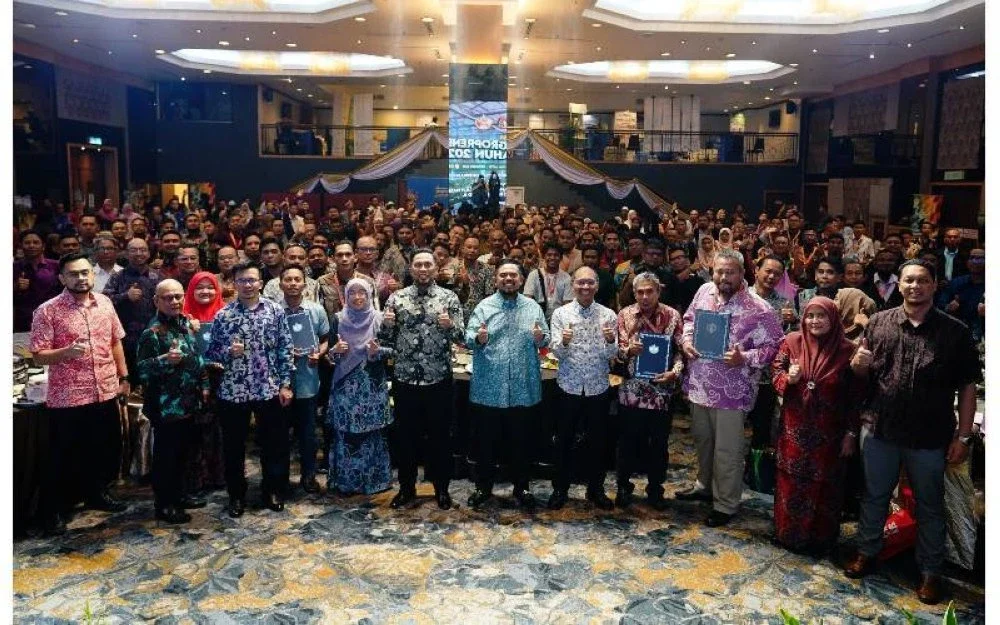 Manndzri bergambar pada majlis Perasmian Seminar Agropreneur Risda Tahun 2025 yang diadakan pada Selasa.