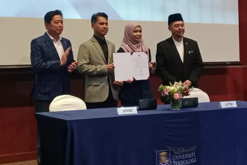 Azam ketika hadir program SPRM–UiTM INSPIRA 2025: Hari Integriti & Kepimpinan yang turut menampilkan sesi Leadership Talk: Inspirasi Integriti Bersama Ketua Pesuruhjaya SPRM di UiTM Cawangan Selangor, Kampus Puncak Alam pada Rabu.